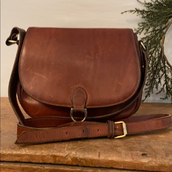 G.H. Bass & Co. Handbags - Vintage | G.H. Bass & Co. | distressed brown | leather | crossbody | purse